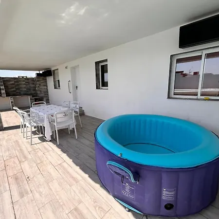 بيت للعطل Con Piscina